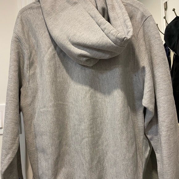 Unisex hoodies brand by Champion. Size is from Small but look large - Picture 4 of 6